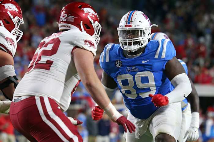 Oct 7, 2023; Oxford, Mississippi, USA; Mississippi Rebels defensive linemen JJ Pegues (89) attempts to get into the Arkansas Razorbacks during the first half at Vaught-Hemingway Stadium. Mandato